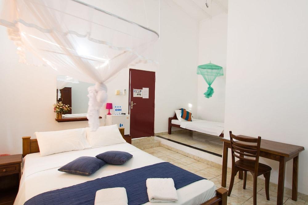 Oyo 347 Hotel Empryean Katunayaka Екстериор снимка