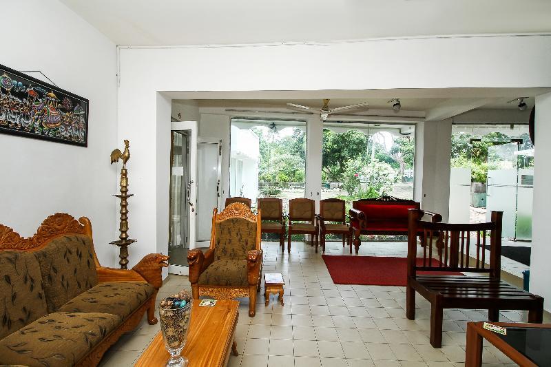 Oyo 347 Hotel Empryean Katunayaka Екстериор снимка
