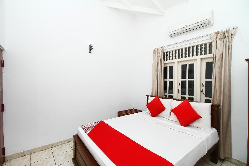 Oyo 347 Hotel Empryean Katunayaka Екстериор снимка