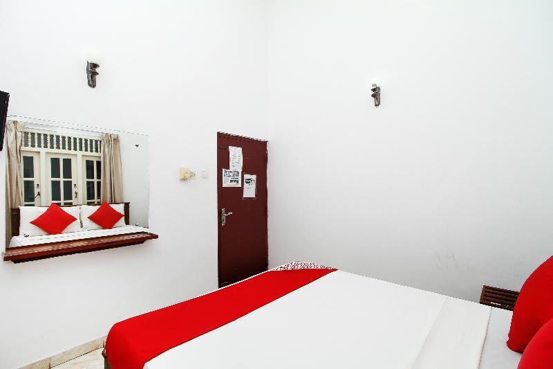Oyo 347 Hotel Empryean Katunayaka Екстериор снимка