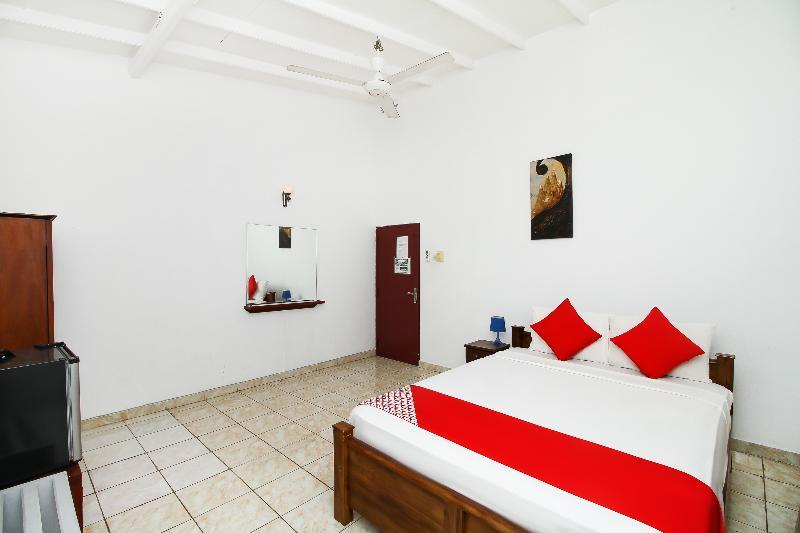 Oyo 347 Hotel Empryean Katunayaka Екстериор снимка