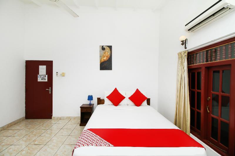 Oyo 347 Hotel Empryean Katunayaka Екстериор снимка