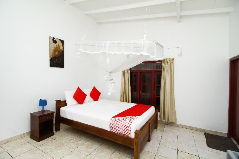 Oyo 347 Hotel Empryean Katunayaka Екстериор снимка