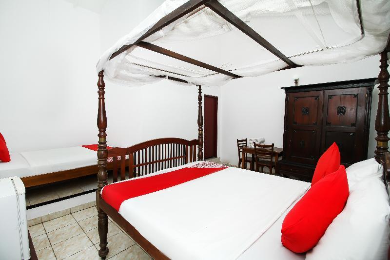 Oyo 347 Hotel Empryean Katunayaka Екстериор снимка