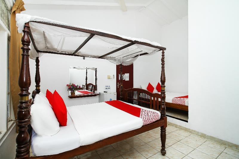 Oyo 347 Hotel Empryean Katunayaka Екстериор снимка