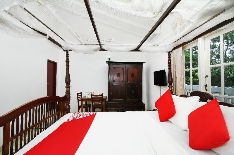 Oyo 347 Hotel Empryean Katunayaka Екстериор снимка